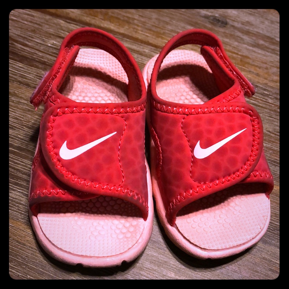 🔥 Nike baby girl Velcro sandals size 4